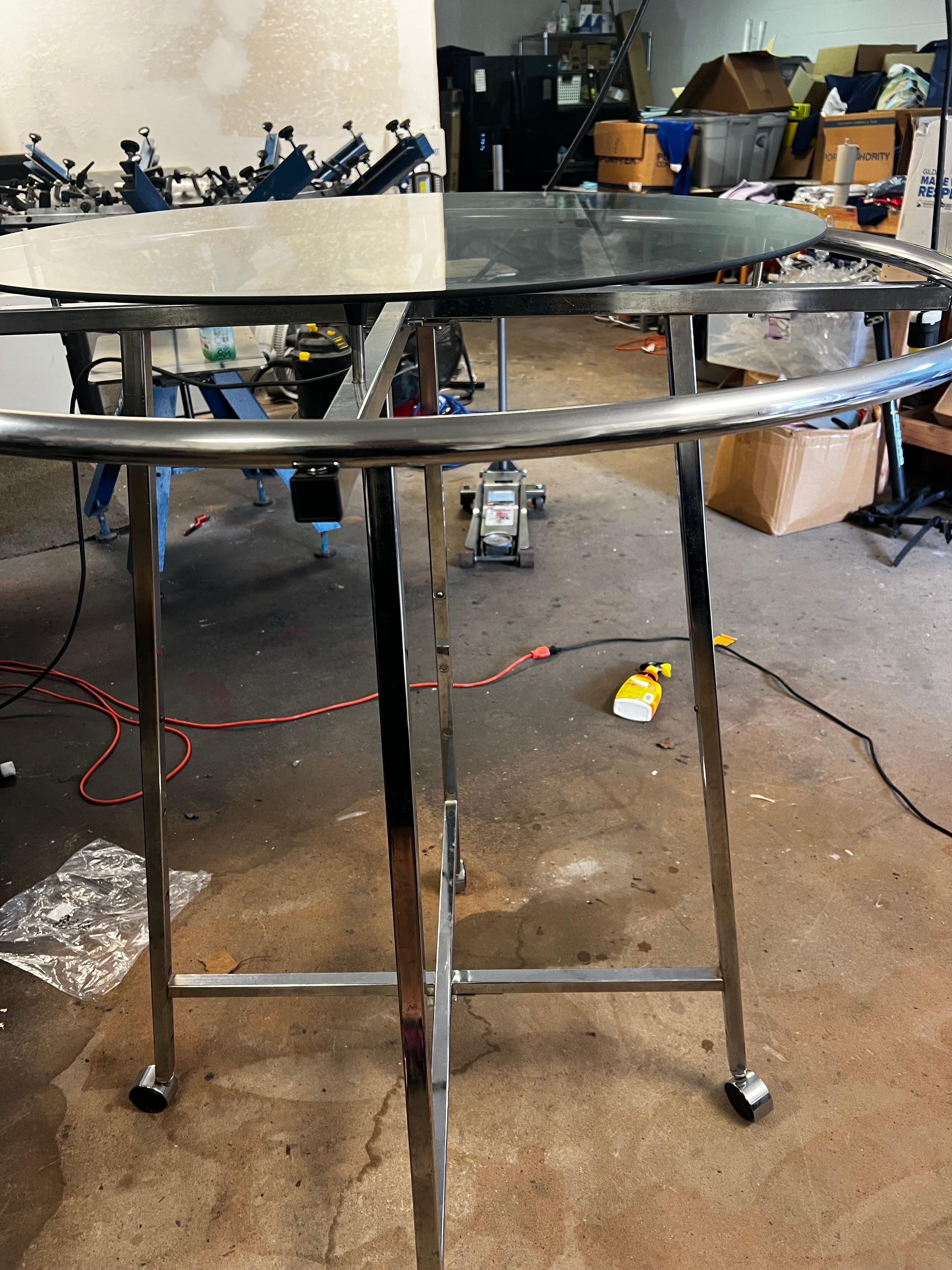 Round Retail Clothing Rack w/ Glass Top – The Showpiece Spinner!