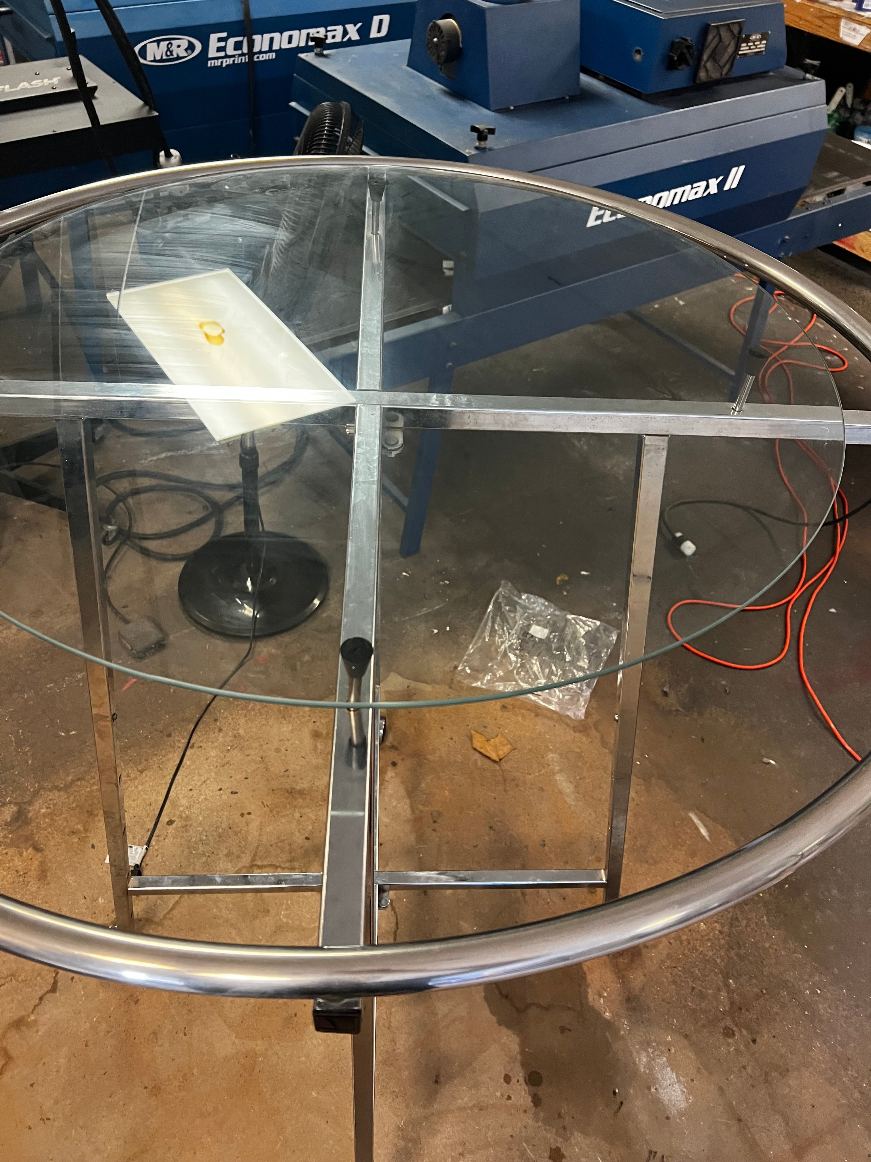 Round Retail Clothing Rack w/ Glass Top – The Showpiece Spinner!